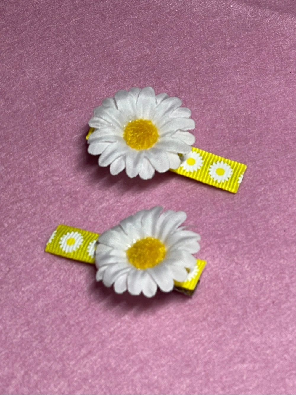 2 listings for $15 Handmade White Daisy Hair Clips on yellow